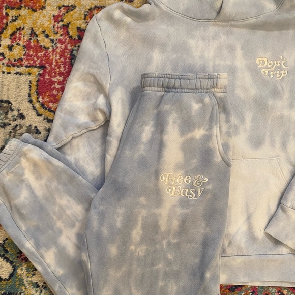 Free & Easy don’t trip sweatshirt and pants - Picture 2 of 13